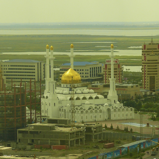 Завершены работы по покрытию и золочению сусальным золотом куполов мусульманского культурного центра в г. Астане Республики Казахстан.